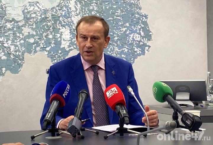 Губернатор Дрозденко также рассказал о планах по строительству второго виадука в Гатчине «То, что давно хотят и просят гатчинцы, это строительство второго виадука. Вы знаете, что первый виадук мы построили к 90-летию Ленобласти. Вот второй виадук планируем построить к столетию или, по крайней мере, чтобы он находился в высокой стадии готовности», — отметил глава региона. Также Александр Дрозденко поделился планами по созданию современного центра образования в Гатчине. Online47 — Всё о Ленобласти и не только