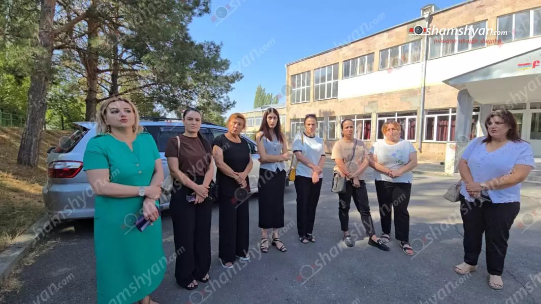 Педагогический коллектив школы в Бюракане объявил забастовку Сегодня коллектив школы имени Ованеса Туманяна в селе Бюракан Арагацотнской области объявил забастовку в знак протеста против решения губернатора области Сергея Мовсесяна Как сообщает Shamshyan com педагоги собрались в здании школы и потребовали отменить решение согласно которому директор Мкртчян была освобождена от должности Еще в прошлом году губернатор принял абсурдное решение об увольнении директора которая уже семь лет руководит школой и пользуется большим уважением не только среди педагогов но и среди родителей и учеников Мы провели акции протеста обратились в суд и суд дважды вынес решение в пользу нашего директора после чего губернатор отменил свое решение Недавно мы узнали что это продлилось всего три дня спустя три дня директор снова была уволена и назначена другая которая работает в нашей школе Мы не имеем ничего против нее лично но хотим чтобы губернатор не ставил себя выше закона и не игнорировал мнение всей деревни и школьного коллектива Мы требуем справедливости Если и на этот раз наше требование не будет выполнено забастовка продолжится и к ней присоединится вся деревня как это было в прошлом году Мы объявим и забастовку и бойкот занятий Мы живем в правовом государстве и если это способ которым губернатор Арагацотна поддерживает правовой порядок то горе той стране где есть такой губернатор Если в ближайшие 1 2 дня наше требование не будет удовлетворено с 1 сентября мы начнем бойкот учебного процесса заявили учителя alphanewsam Подписка на Alpha News ВК Дзен Сайт TikTok Facebook Instagram YouTube X twitter