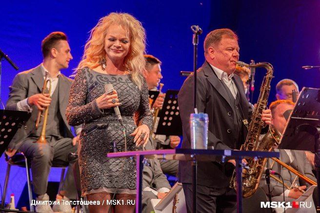 Возможно я когда нибудь заработаю деньги и эту квартиру выкуплю Лариса Долина сейчас снимает квартиру потому что на собственное жилье ей не хватает денег На первом большом концерте в 2026 году артистка не сдержала слез а после выступления призналась что из за квартиры ее хоронили вместе с детьми Читайте материал здесь Telegram Все каналы Фонтанки Max