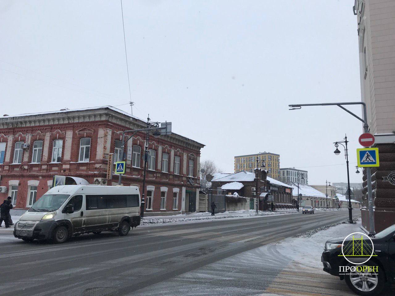 Какие дороги Оренбурга планируют ремонтировать в 2026 году Про Авто Дороги Оренбурга в 2026 году продолжат приводить в порядок По словам пресс службы администрации власти прислушались к просьбам горожан и планируют ремонт городских улиц с учетом пожеланий местных жителей Так будут обновлены участки дорог на улицах Спартаковской Первой Пугачевской Кривцова Есимова дублер проспекте Гагарина и др Внимание уделят дорогам рядом с социальными объектами школами больницами детскими садами Кроме того в мэрии напомнили что в прошлом году были отремонтированы улицы Державина Полтавская Гастелло Вокзальная Совхозная Транспортная Корецкой Шоссейная Десятая линия Первый проезд Донгузской и многие другие Работы включали укладку нового слоя асфальта замену бордюрных камней установку новых дорожных знаков и нанесение свежей разметки Если беспокоит состояние какой то дороги советуют обращаться через портал Госуслуги муниципальные приемные или специальные онлайн платформы Сайт Telegram VK Max 16 oren4oren