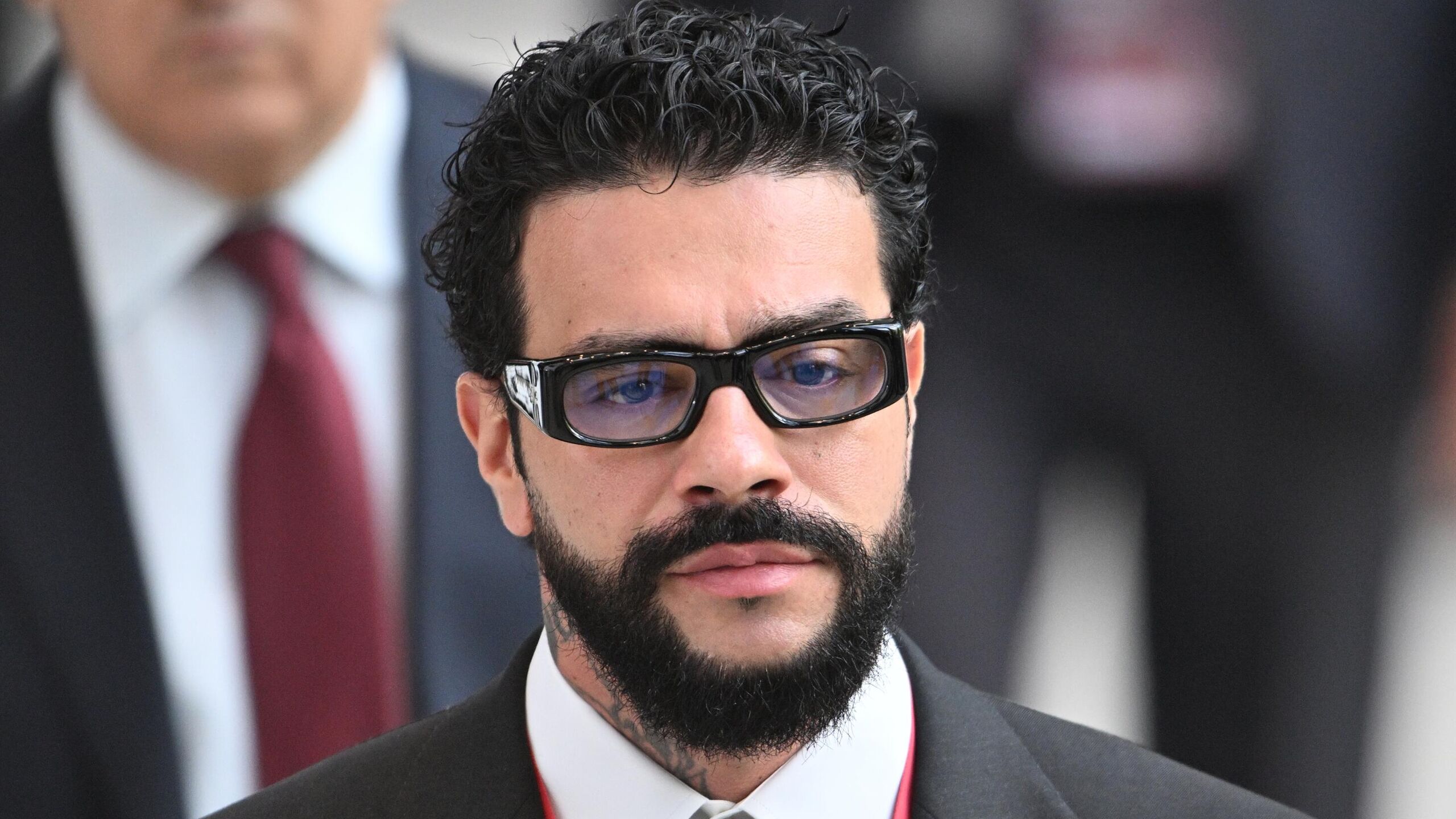 Рэпер Тимати и гендиректор Мариупольского театра Игорь Солонин будут подвергнуты санкциям ЕС пишет издание EUobserver со ссылкой на внутренние документы В их попавших под санкции ЕС ред число также входят певец Тимур Юнусов Тимати ред выступавший в Крыму и театральный продюсер Игорь Солонин говорится в статье