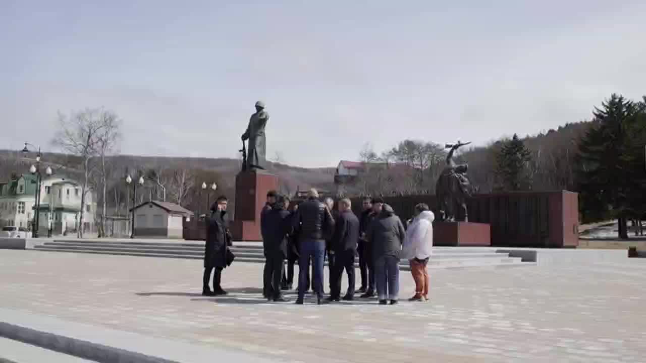 Сергей Надсадин проверил состояние проспекта Мира и площади Славы в Южно-Сахалинске