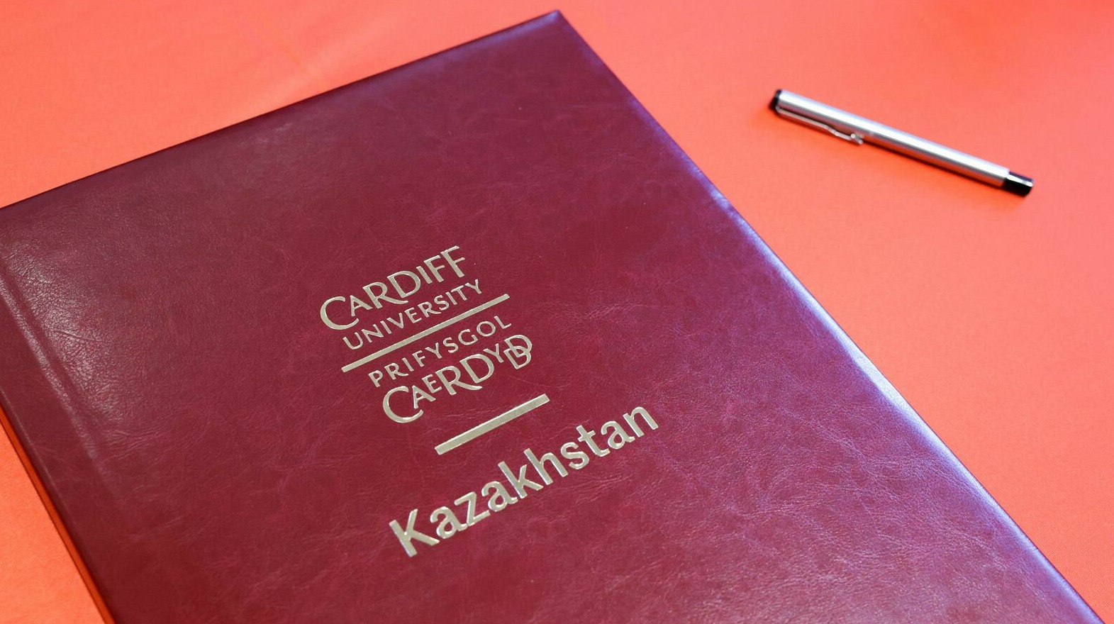 Cardiff University в Астане британский университет открыл первый зарубежный кампус В Астане торжественно открылся первый зарубежный кампус Cardiff University одного из ведущих исследовательских вузов Великобритании Кампус стал единственным представителем престижного объединения Russell Group в Центральной Азии Прислать новость