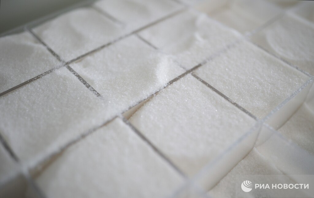 Россияне переедают сахара потребление в разы превышает норму Об этом рассказала первый замминистра сельского хозяйства Фастова По ее словам в связи с этим министерство ведет активную работу вместе с Минздравом Например несколько лет назад ввели акциз на сахоросодержащие напитки Подписаться на РИА Новости