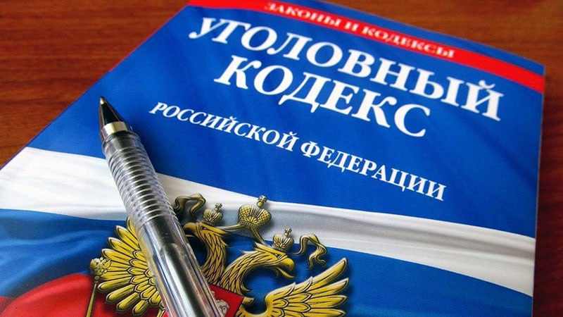 Неудачливый грабитель в Хабаровске оставил на месте преступления рюкзак… с паспортом Подозреваемого в покушении на грабёж задержали участковые – в полицию за помощью обратился директор сетевого продуктового магазина в Кировском районе. С её слов, кассир супермаркета пресекла попытку открытого хищения товара на сумму около трёх тысяч рублей. Подробнее на сайте "Вести. Хабаровск"