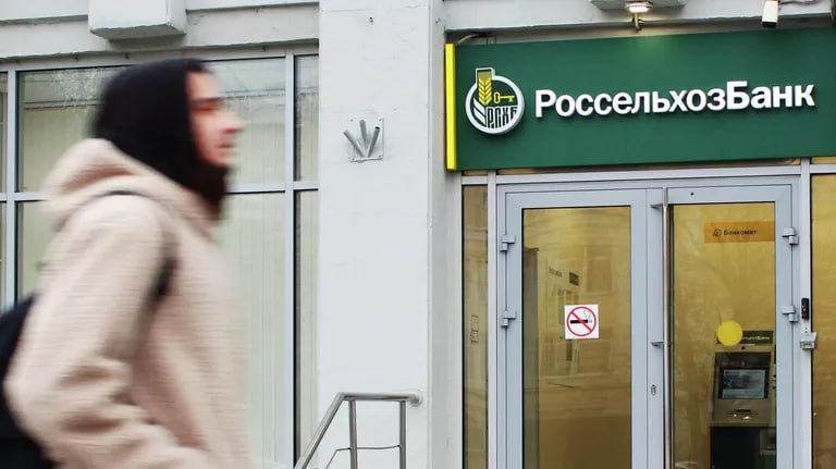 Россельхозбанк снизил ставки по ипотеке на 5 процентных пунктов 27 августа РИА Новости Россельхозбанк снизил ставки по программе ипотечного жилищного кредитования в среднем на 5 процентных пунктов минимальная ставка теперь 21 5 годовых сообщили в пресс службе кредитной организации Россельхозбанк снизил ставки по программе ипотечного жилищного кредитования в среднем на 5 процентных пунктов Теперь ипотека на покупку квартиры в т ч в строящемся многоквартирном доме или жилого дома с земельным участком доступна по минимальной ставке 21 5 годовых сказано в сообщении Отмечается что максимальная процентная ставка 25 первоначальный взнос должен быть не менее 30 01 от стоимости приобретаемой недвижимости