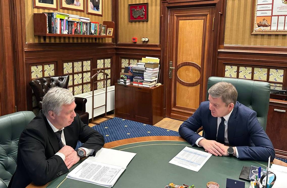 Поддержку творческих команд Ульяновской области обсудили с гендиректором Президентского фонда культурных инициатив Романом Кармановым Тесно взаимодействуем в плане обучения и методической поддержки Как результат ежегодно наращиваем количество и качество заявок от Ульяновской области  В 2025 году наш регион впервые вошел в топ 10 субъектов России по количеству проектов поддержанных ПФКИ Грантовую помощь за прошлый год получили 47 проектов В том числе это музыкальный фестиваль БАРЖА Live литературный фестиваль 33 анимационный сериал Улётная история  По итогам первой волны грантового конкурса 2026 поддержано 15 проектов Ульяновской области на рекордные 50 5 млн рублей Среди победителей проект УАЗ искусство движения Мелодия БРИКС Центр традиционных ремесел и культуры Аргаш театральный проект Шаг на улицу На вторую волну конкурса ПФКИ подали 103 заявки от региона итоги узнаем в конце апреля Мой канал в MAX