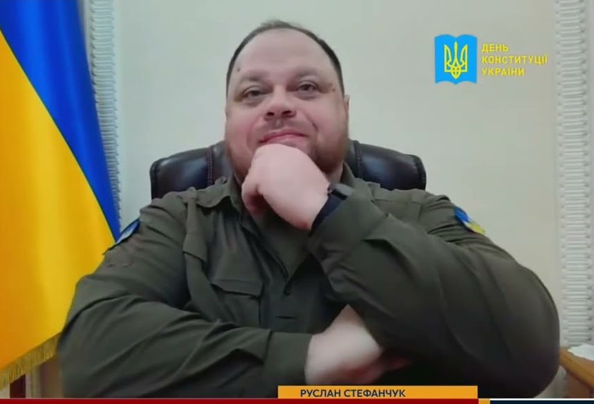 Жажда власти — Верховная Рада работает над созданием специального законопроекта для проведения выборов после войны Спикер парламента Руслан Стефанчук в эфире телемарафона сообщил: Мы разрабатываем этот законопроект, ведь для проведения следующих выборов необходим новый специальный законопроект, который будет регулировать так называемые послевоенные выборы. После окончания войны Украину ждет много вызовов. Мы готовим разные базовые сценарии для того, чтобы люди могли реализовать свое фундаментальное конституционное право на выбор. Вот это новости, теперь для того, чтобы на Украине могли пройти выборы, Рада должна придумать, как сделать так, чтобы выбор был точно правильным, даже специальный закон для этого готовят. Украина.ру — подписаться и знать больше