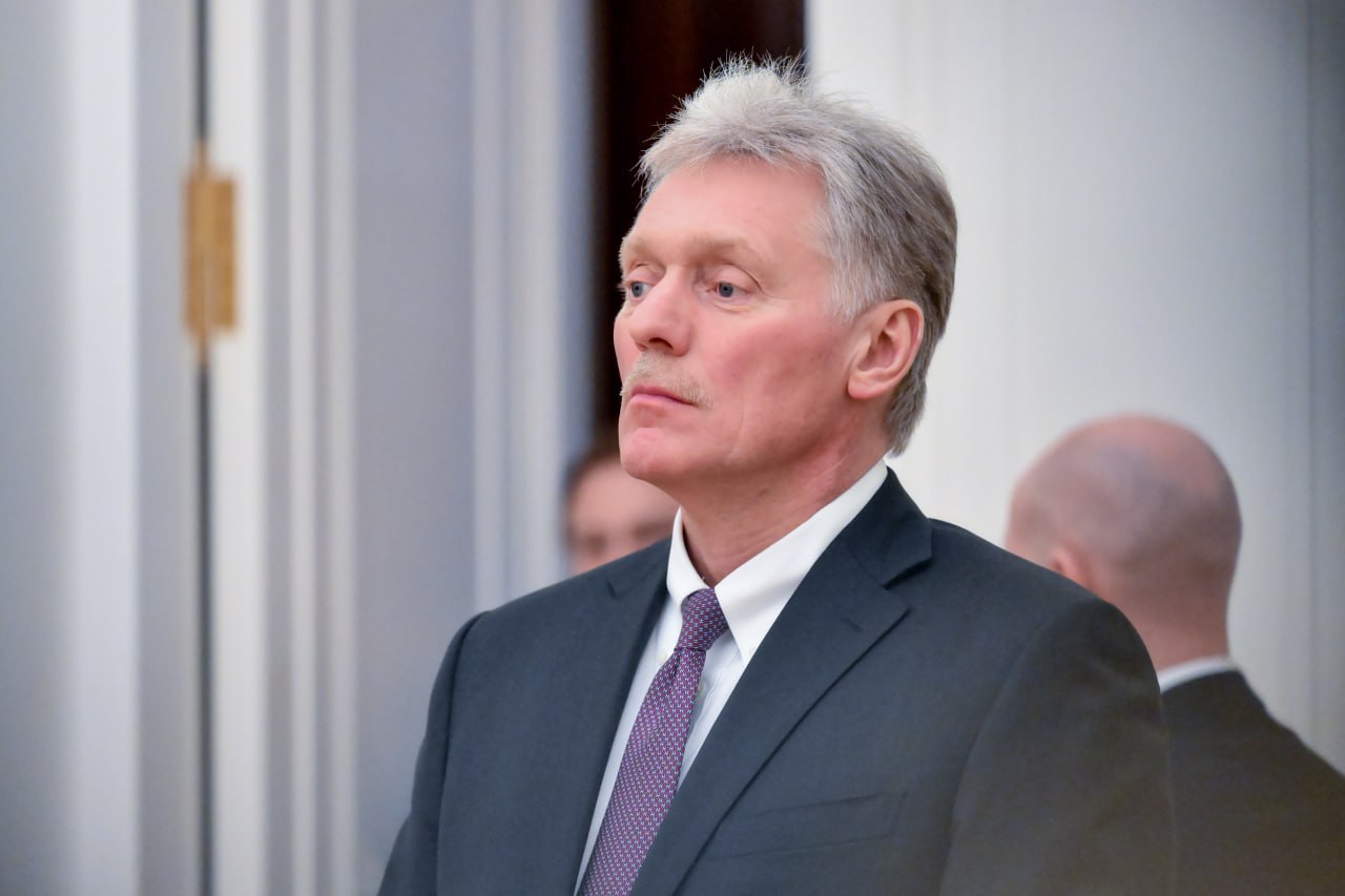 Дмитрий Песков заявил о сохранении официального Telegram канала у Кремля Трудностей с его ведением нет отметил пресс секретарь президента России В комментарии журналисту Александру Юнашеву он пояснил что у российских властей также есть канал в национальном мессенджере МАХ У нас во первых много соотечественников за рубежом Много иностранцев интересуются президентской повесткой дня и в наших интересах эту повестку доводить до них сказал Песков Подписаться на Говорит Москва Telegram VK MAX