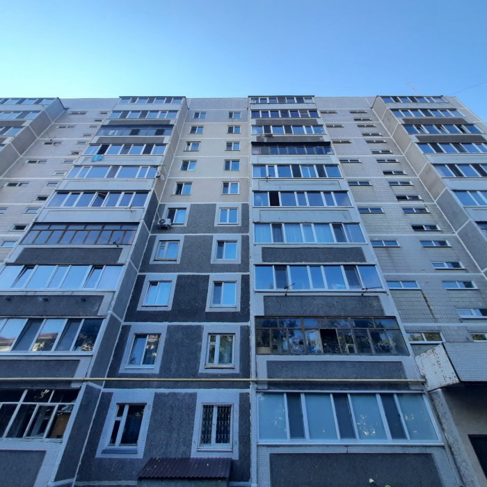 Порядка 160 многоквартирных домов Ульяновска изменили способ накопления взносов на капремонт Согласно постановлению администрации города, 167 МКД, где ранее собственники приняли решение формировать фонд капитального ремонта на спецсчёте, обязаны вернуть свои средства на общий счёт регионального оператора в Фонд модернизации жилищно-коммунального комплекса Ульяновской области - В этих домах в соответствии с требованиями жилищного законодательства и утверждённом в региональной программе сроком до 2025 года по решению собственников должны были организовать и провести работы по капитальному ремонту конструктивных элементов, внутридомовых инженерных систем или замене лифтового оборудования, однако такие мероприятия не были исполнены, - пояснил директор Фонда модернизации ЖКК Андрей Ещеркин Это означает, что право собственников не самостоятельную организацию и проведение капремонта осталось нереализованным, в связи с чем в дальнейшем выполнением указанных работ в дальнейшем будет заниматься региональный Фонд модернизации ЖКК Полный адресный перечень домов, в которых взносы подлежат возврату на «общий счёт», доступен по ссылке Подробнее о принятом решении читайте по ссылке