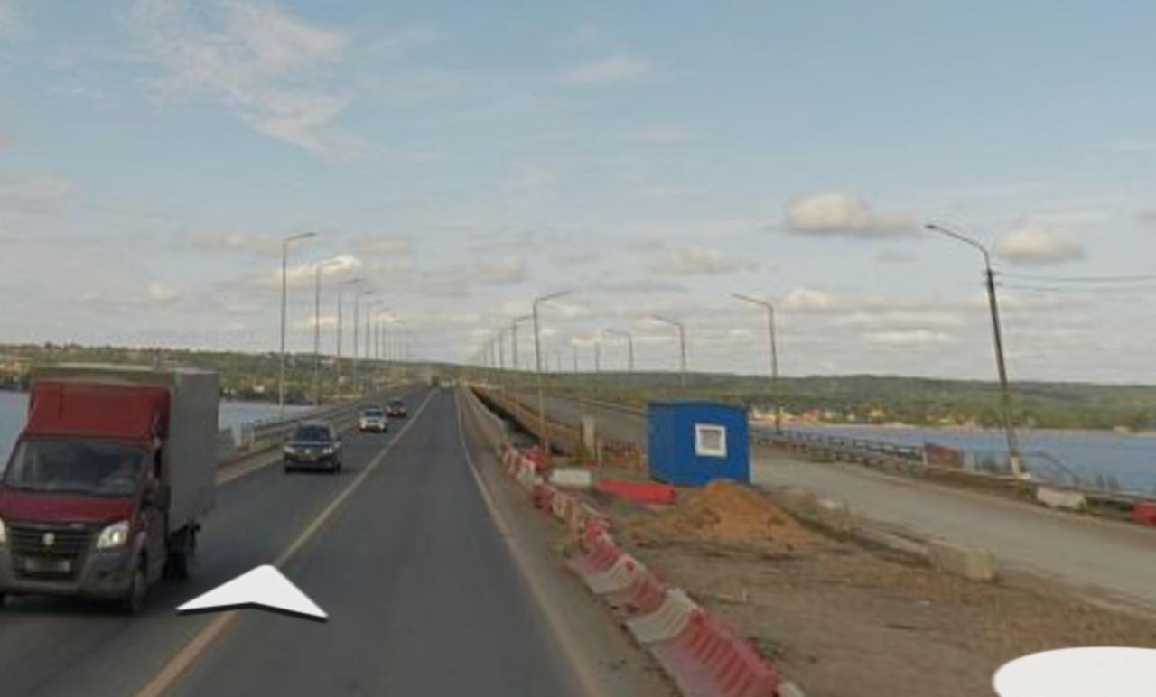 Старый Чусовской мост в Прикамье поднимут на полметра с помощью домкратов, чтобы сравнять его по высоте с новым мостом, построенным рядом. После подъема опоры нарастят бетоном, а затем мост опустят на обновлённое основание.     Деловые новости и политика Перми — подписаться
