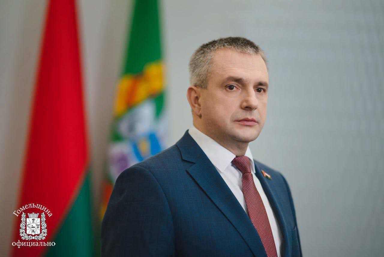 Председатель облисполкома Иван Крупко поздравил работников и ветеранов финансовой системы Гомельской области с профессиональным праздником Примите искренние поздравления с Днем банковских и финансовых работников Финансовая система один из ключевых столпов обеспечивающих стабильность и благополучие нашего региона Ваш ежедневный труд требующий высочайшей точности ответственности и профессионализма лежит в основе эффективной работы всей экономики реализации социальных программ и инвестпроектов Вы та надежная опора которая позволяет нам уверенно смотреть в будущее Желаю вам и вашим близким крепкого здоровья неиссякаемой энергии счастья оптимизма и новых профессиональных свершений Пусть всё задуманное обязательно исполнится