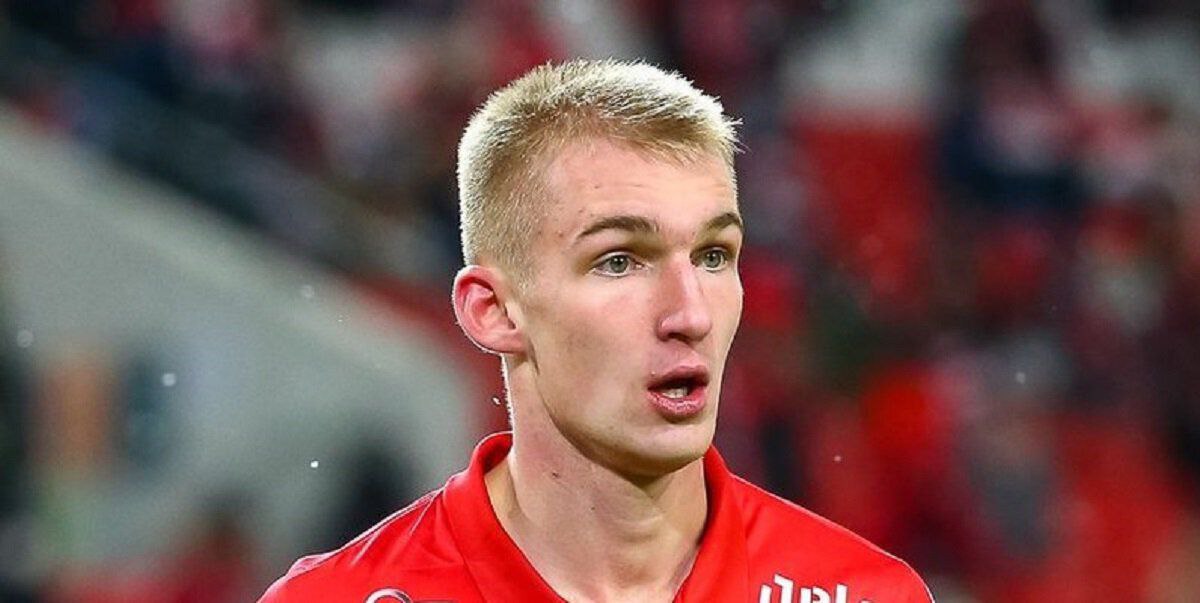 Агент Денисова Маньяков — о возможном продолжении карьеры его клиента в Бразилии: Недавно я разговаривал с коллегой из Бразилии из достаточно серьезного агентства. Спросил у него, не будет ли им интересен такой игрок, как Данька — не Дани Алвес, который все время бежит вперед, а силовой защитник, способный сзади все забетонировать. Он говорит: «У меня есть два клуба, которые искали защитника такого формата». Посмотрим, что будет. Мне кажется, интересная история  РБ Спорт .
