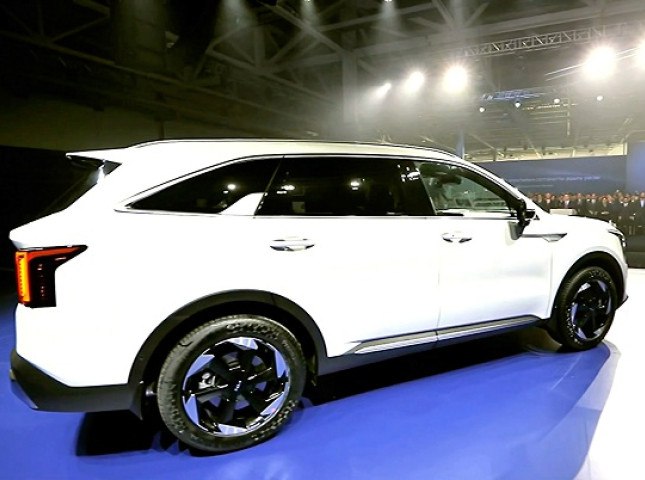 В Казахстане запустили завод по производству автомобилей Kia Новый автомобильный завод Kia Qazaqstan был торжественно открыт в ходе телемоста с президентом Республики Казахстан Касым Жомартом Токаевым Об этом сообщает Финмаркет со ссылкой на пресс службу главы соседнего государства Подробнее на сайте autostat ru