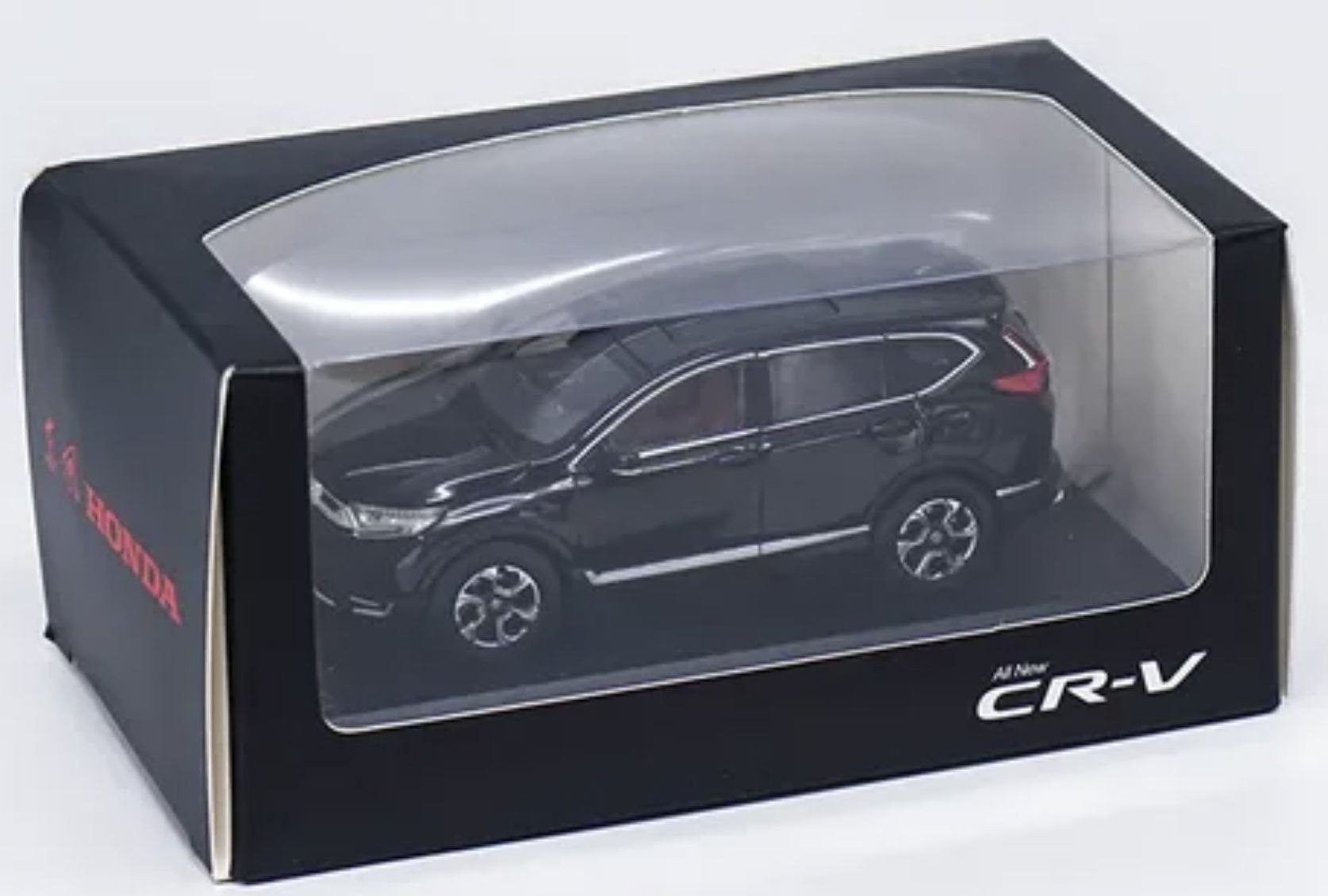 Житель Томской области стал жертвой автомошенников на 2 5 млн рублей Мужчина заказал автомобиль Honda CR V через сайт предложенный в одном из Telegram каналов Мошенники используя данные реальной компании в течение недели убедили его перевести несколько платежей сначала 400 тысяч рублей за растаможку затем 850 тысяч за сам автомобиль и ещё 1 2 миллиона в качестве утилизационного сбора Подозрения у гражданина возникли когда ему запросили очередной платёж Прямой звонок в настоящую фирму чьи реквизиты использовали мошенники подтвердил обман В компании заявили что не занимаются автоперевозками из за рубежа По факту мошенничества проводится проверка Подписаться Регион 70   Прислать новость