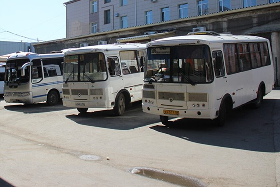 У коммерческих перевозчиков Новосибирска до 40 водителей трудовые мигранты Предстоящее увольнение водителей трудовых мигрантов которое новосибирские работодатели должны провести в середине декабря в рамках исполнения постановления губернатора Новосибирской области больно ударит по коммерческим перевозчикам работающим на маршрутах в Новосибирске и районах области В среднем на коммерческом общественном транспорте в Новосибирске и области до 15 20 водителей являются трудовыми мигрантами В отдельных организациях их доля в штате доходит до 40 Подробнее читайте по ссылке     INFOPRO54 Фото Infopro54 Автор Юлия Данилова