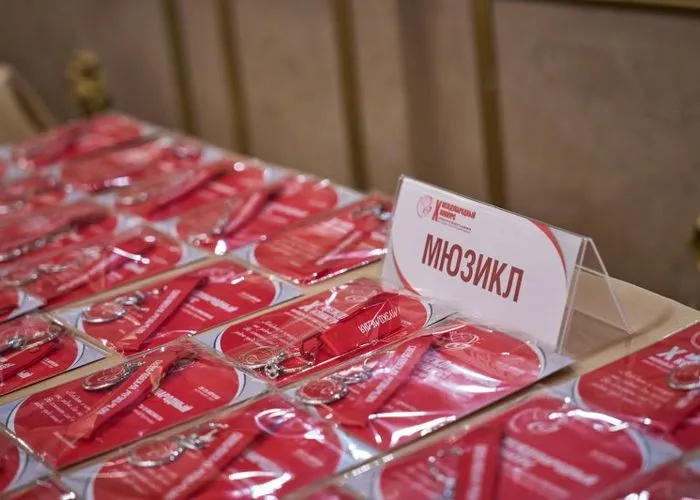 Победители Конкурса артистов оперетты и мюзикла имени Владимира Курочкина названы в Екатеринбурге В номинации Оперетта первые места заняли Ирина Мулярчик из Петербурга и Никита Мещеряков из Москвы