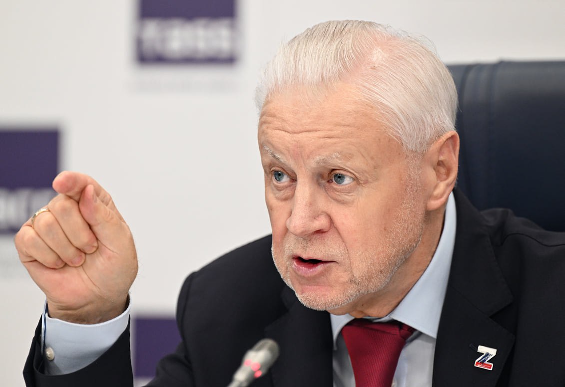 Сергей Миронов предложил называть Петербург Ленинградом по особым дням Сергей Миронов глава партии Справедливая Россия За правду предложил временно называть Санкт Петербург Ленинградом в девять праздничных и памятных дней Название город герой Ленинград уже встречается на указателях например в аэропорту Пулково и у Московского вокзала Хорошее решение но все же какое то половинчатое и незавершенное Я предлагаю использовать пример Волгограда который девять раз в году временно именуется Сталинградом заявил господин Миронов В список дат входят 18 января 27 января 8 сентября дни блокады а также 1 Мая 8 мая 23 Февраля 9 Мая 22 июня и 9 декабря Фото Глеб Щелкунов Коммерсантъ kommersant spb