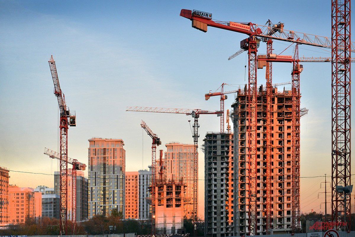 Росстат отчитался о социально экономическом положении за январь сентябрь 2025 года Опубликован отчет о социально экономическом положении России за январь сентябрь 2025 Среди прочего Объем строительных работ за январь сентябрь 2025 года 12 352 7 млрд рублей Это 103 1 к уровню соответствующего периода 2024 года Объем ввода общей площади жилых помещений в январе сентябре 2025 года 76 6 млн кв метров Это 94 4 к уровню соответствующего периода 2024 года В том числе ИЖС 52 3 млн кв метров 68 3 от общего объема жилья введенного в январе сентябре 2025 го developers policy