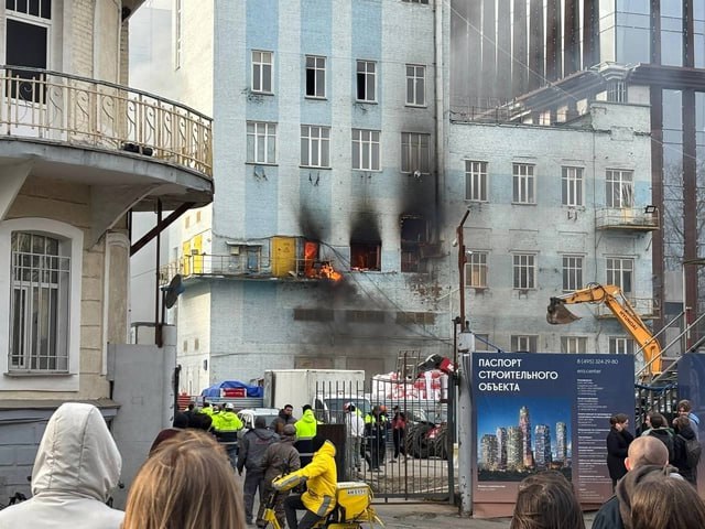 Пожар произошёл на стройке в центре Москвы  Пострадал один рабочий. Об этом сообщили ТАСС в оперативных службах.  Отмечается, что возгорание случилось на Дербеневской улице рядом с Павелецким вокзалом.    Подпишись на «Говорит Москва»