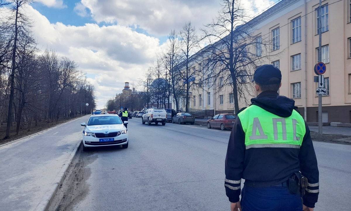 #Петрозаводск #авто На дорогах Петрозаводска сегодня пройдут массовые проверки. Сотрудники ГАИ будут проверять, как в Петрозаводске водители перевозят детей на личном транспорте. Во время проверок автоинспекторы планируют разъяснять, что применение ремней безопасности и детских удерживающих устройств — мера обязательная.
