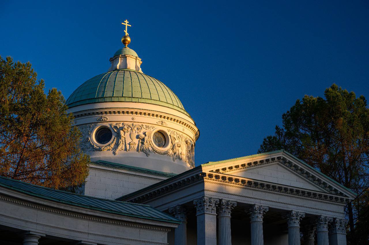 Фестиваль хорового искусства От старины до современности В рамках мероприятия с 23 по 30 ноября в музее заповеднике Архангельское состоятся пять концертов которые по выходным будут проводиться в пространстве Колоннады Концерты позволят слушателям познакомиться с произведениями от старинного знаменного пения до современных композиций Программа включает творчество русских и европейских композиторов Подробнее на сайте музея заповедника