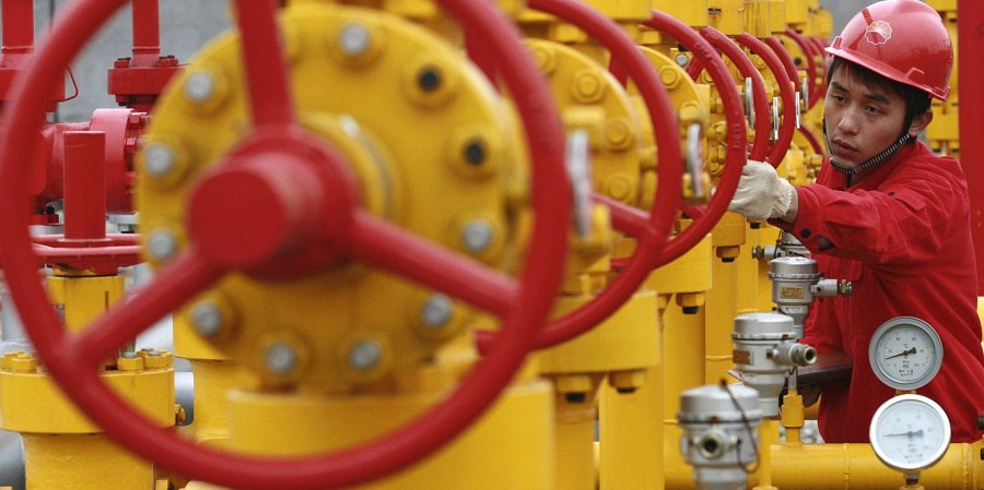 В КНР планируется строительство 70 ГВт новых газовых электростанций Спрос на газ в Китае, когда-то быстро растущий, замедлился за последние несколько лет из-за слабой промышленной активности, бурного роста поставок ВИЭ и сохраняющейся зависимости от угля. Однако, энергетический сектор, на который в настоящее время приходится 18% потребления газа в Китае, рассматривается отраслью как ключевой двигатель роста, пишет Bloomberg. Согласно последнему предложению энергетических лоббистов, к 2030 году Китай построит почти 70 ГВт новых газовых мощностей, что почти на 50% больше предполагаемого уровня 2025 года YouTube sponsr.ru