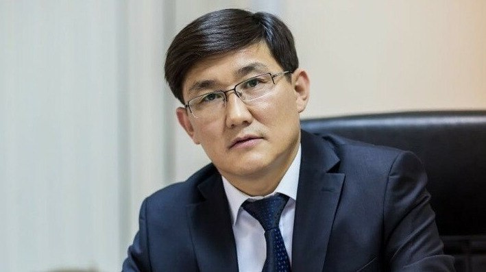 Выявлен победитель первых выборов акима Семея 12 октября в Семее области Абай выявили победителя первых выборов акима В список избирателей были включены более 220 тыс человек из них проголосовали более 118 тыс передает ArbatMedia По данным территориальной избирательной комиссии недействительными признано 2482 бюллетеня 4310 избирателей выбрали вариант Против всех По итогам голосования наибольшее число голосов более 89 тыс набрал Кожанбаев Адлет Нурсагатович Кандидат Бекжасаров А К набрал 9763 голосов а Тулеуов К М 12 557 Адлет Кожанбаев 1980 года рождения ранее занимал должность акима Кокпектинского района области Абай Он проживает в селе Кокпекты и являлся самовыдвиженцем Прислать новость