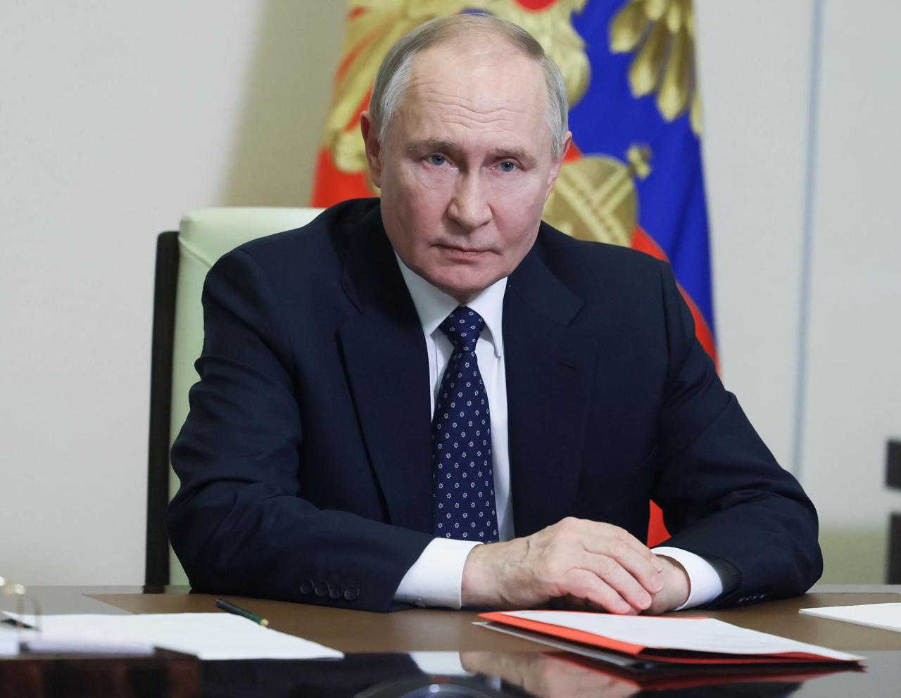 Президенту России Владимиру Путину исполнилось 73 года он в топ 3 самых возрастных правителей страны Сейчас на первом месте Леонид Брежнев управлявший страной до 75 лет на втором Иосиф Сталин правивший до 74 лет Оба лидера умерли находясь у власти Если Владимир Путин останется президентом до 7 августа 2028 года он станет самым возрастным руководителем России Новости Дня