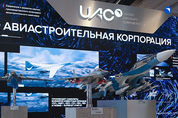 ОАК добилась роста по основным экономическим показателям и в 2026 году рассчитывает на прибыль ПАО Объединенная авиастроительная корпорация ОАК входит в Ростех в 2025 году добилась роста по всем основным экономическим показателям в 2026 году рассчитывает стать прибыльной заявил глава компании Вадим Бадеха Об этом сообщает Интерфакс Задача по изменению тенденции наших экономических показателей была одной из ключевых в этом году Хочу сказать что мы эту задачу выполнили Мы добились роста по всем нашим основным экономическим показателям в том числе мы говорим о повышении рентабельности нашей деятельности сказал Бадеха в эфире телеканала Россия 24 Он добавил что задача была в этом году выйти на нулевой уровень рентабельности aviaru net n291227