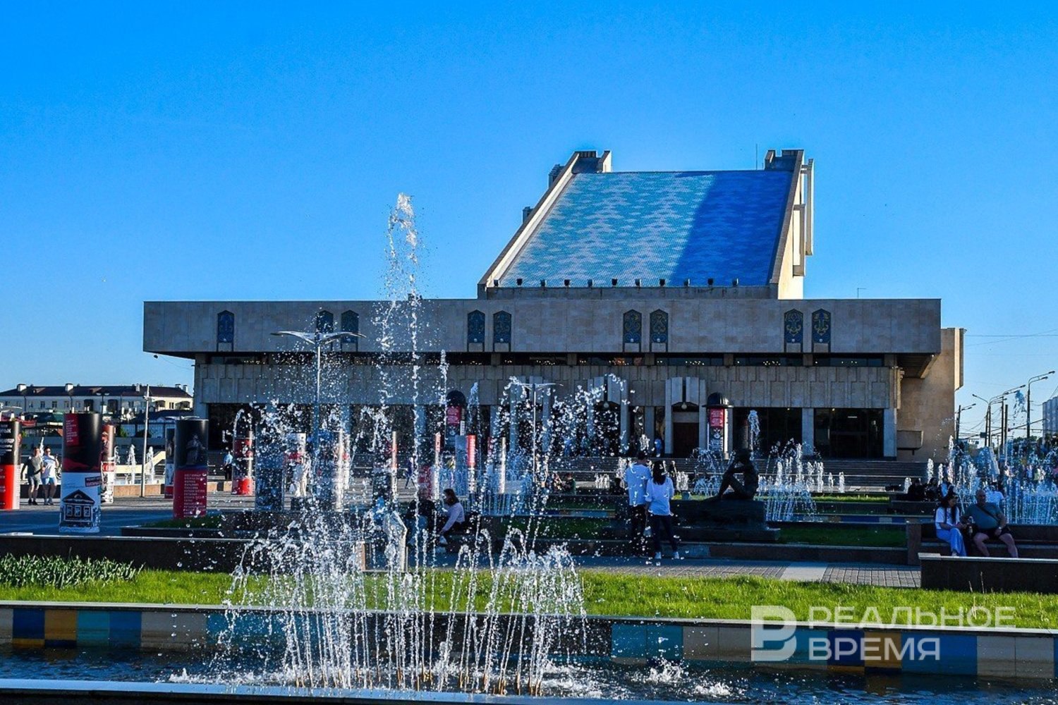 В Казани утвердили переезд театра Тинчурина в старое здание театра Камала  — Все цеха связались с начальниками цехов театра Камала. Идёт постепенная передача имущества. В первой половине октября мы надеемся сыграть первый спектакль. Это будет премьера, — заявил директор Тинчуринского театра Фанис Мусагитов.