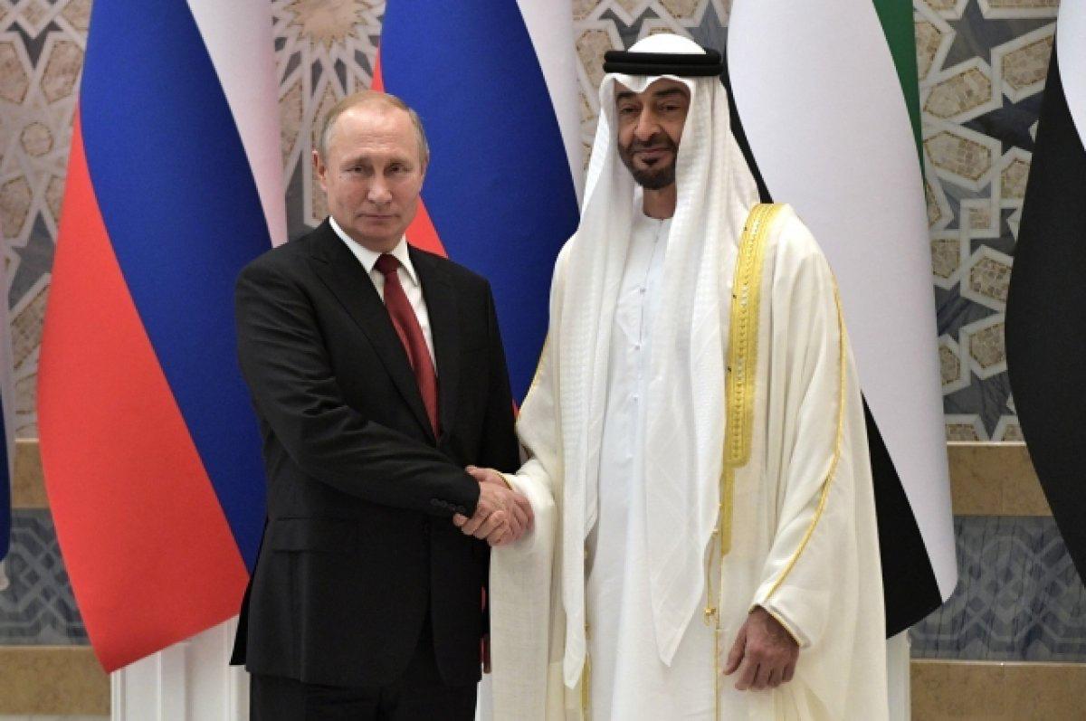 Владимир Путин примет в Кремле президента ОАЭ Мухаммеда бен Заида Аль Нахайяна. Шейх прибудет в РФ с официальным визитом. Главы государств проведут полноформатные переговоры, сообщала пресс-служба Кремля. Темой обсуждения станет развитие сотрудничества двух стран и ситуация на Ближнем Востоке. В свою очередь эмиратская сторона анонсировала обсуждение путей укрепления сотрудничества в экономической, торговой, инвестиционной и энергетической сферах. #Россия #ОАЭ #Путин #встреча