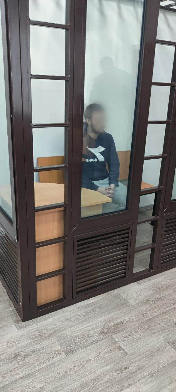 В Липецке заключили под стражу 21-летнего водителя, подозреваемого в смертельном ДТП В полночь 5 мая, управляя ВАЗ-2114, молодой человек сбил мотоцикл «Рейсер». Погибли водитель и пассажир мотоцикла, которым было 21 и 20 лет. Правоохранители выяснили, что подозреваемый был пьян. «Водитель автомобиля скрылся с места происшествия, но через некоторое время был задержан сотрудниками полиции», — сообщили в прокуратуре.