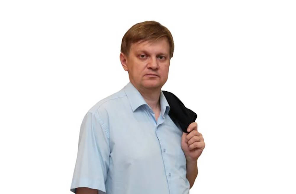 В Перми сменился руководитель редакции газеты Коммерсантъ Прикамье В издании Коммерсантъ Прикамье произошла смена руководителя Вячеслав Суханов на фото возглавлявший редакцию с весны 2005 года сложил полномочия в связи с переходом на другую работу не связанную с ИД Коммерсантъ Его место займет Максим Стругов в настоящее время являющийся заместителем главного редактора и выпускающим редактором Ъ Прикамье Максим Стругов является выпускником лицея 2 при Пермском государственном университете который он окончил в 2003 году В 2008 году он получил диплом историко политологического факультета Пермского государственного университета В команде КоммерсантЪ Прикамье он трудится с 2007 года а должность заместителя главного редактора занимает с начала 2017 года Подписаться на Интересную Пермь