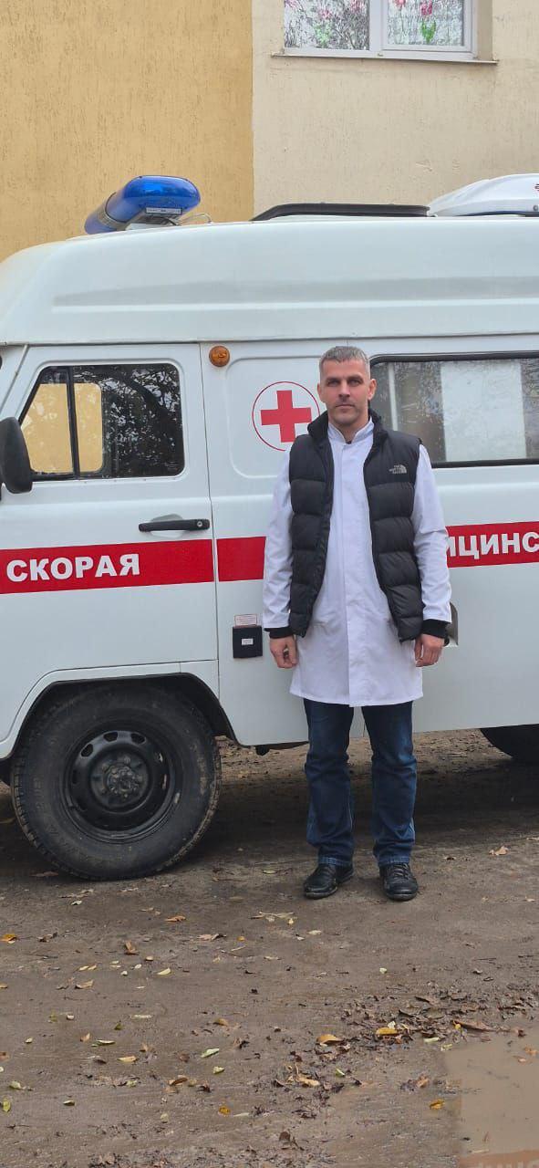 Более 110 жителям Беловодского МО оказал помощь врач психиатр из Новосибирской области За неделю врач психиатр из региона шефа находящийся в командировке в Беловодском МО принял 111 человек Было проведено 67 консультативных приема для взрослых и 5 для детей и подростков 27 человек прошли медицинский осмотр в Беловодской центральной районной многопрофильной больнице Напомним в Беловодском муниципальном округе работает бригада врачей откомандированная из региона шефа В составе бригады педиатр и психиатр Команда врачей из нашего региона будет трудиться на базе Беловодской ЦРБ до конца года потом специалисты сменятся такие откомандированные бригады отправляются регулярно с 2022 года отмечают в минздраве Новосибирской области