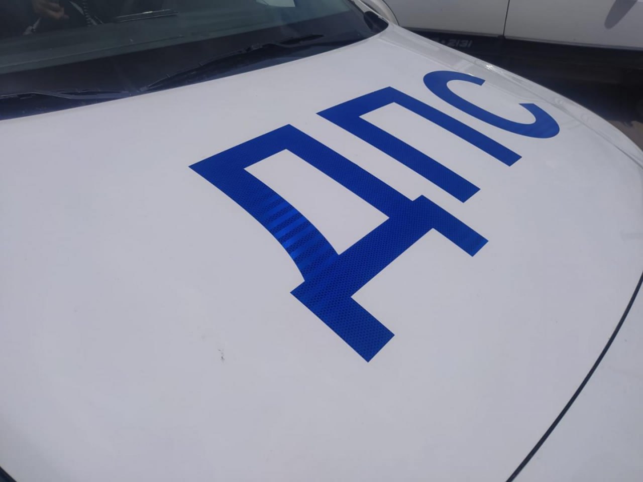 Курские автоинспекторы задержали 39 нетрезвых водителей Именно столько нарушителей закона выявили за минувшие выходные на трассах области. От управления транспортными средствами были отстранены 24 водителя, еще 11 человек отказались от прохождения медосвидетельствования. Кроме того, 4 водителя были задержаны за повторное управление ТС в состоянии опьянения. Госавтоинспекция обращается ко всем участникам дорожного движения с просьбой не оставаться равнодушными к проблеме пьянства за рулем, своевременно сообщать в полицию о водителях, которые ведут себя на дороге неадекватно, управляют автомобилем в нетрезвом состоянии. Звонить можно по телефонам: 02, с мобильного — 102, а также в дежурную часть ГИБДД УМВД России по Курской области по номерам: 36-70-01 и 36-70-02. Вести-Курск. Только проверенная информация Прислать новость