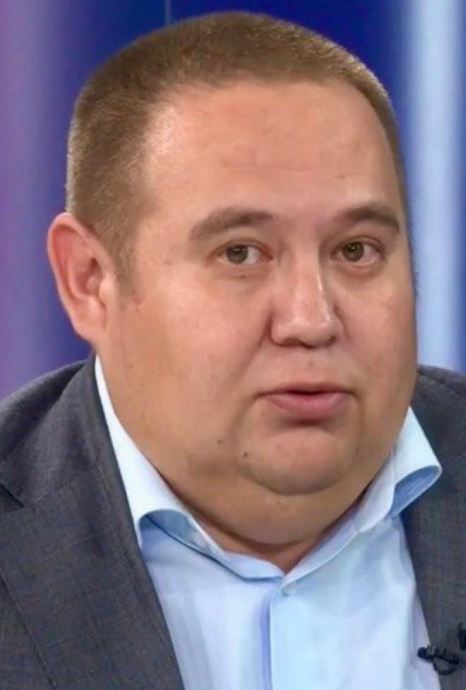Штраф 125 рублей за нарушенные права одного гражданина.   Якутская природоохранная прокуратура установила, что в апреле-мае в Департамент лесного хозяйства Минэкологии РС Я  поступило восемь обращений граждан о предоставлении земельных участков  дальневосточных гектаров , которые в установленный законом срок рассмотрены не были, ответы заявителям не направлены.   В связи с этим в отношении начальника Департамента Корнилова Андрея было возбуждено дело по ч.1 ст.19.9 КоАП РФ  Суд 4 августа с учетом всех обстоятельств дела, личности Корнилова, его имущественного положения, признав его виновным, назначил наказание в виде штрафа в одну тысячу рублей.