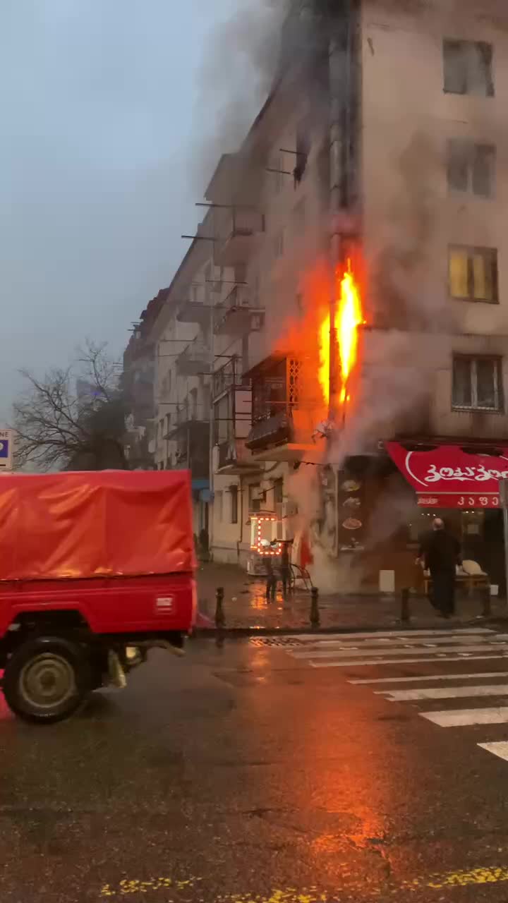 Пожар в квартире Бориса Богаткова ликвидирован столичными пожарными