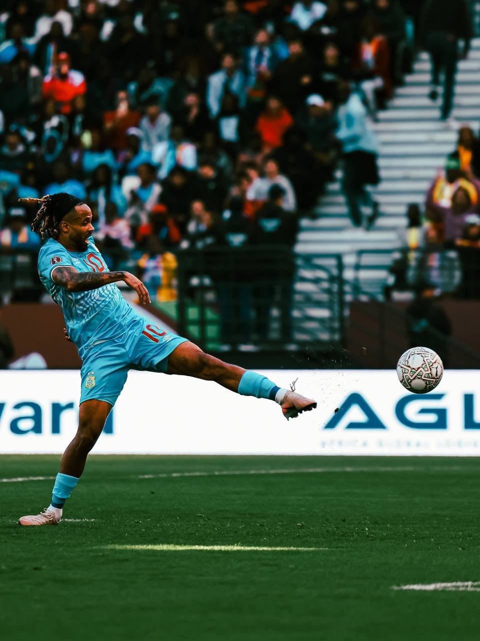 Гол футболиста Спартака помог сборной ДР Конго начать Кубок Африки с победы Тео Бонгонда стал единственным игроком кто отличился в матче со сборной Бенина 1 0 На 68 й минуте он был заменен В следующем матче конголезцы сыграют с сенегальцами а сборная Бенина встретится с командой Ботсваны Матчи пройдут 27 декабря Подписывайтесь на РИА Новости Спорт в MAX