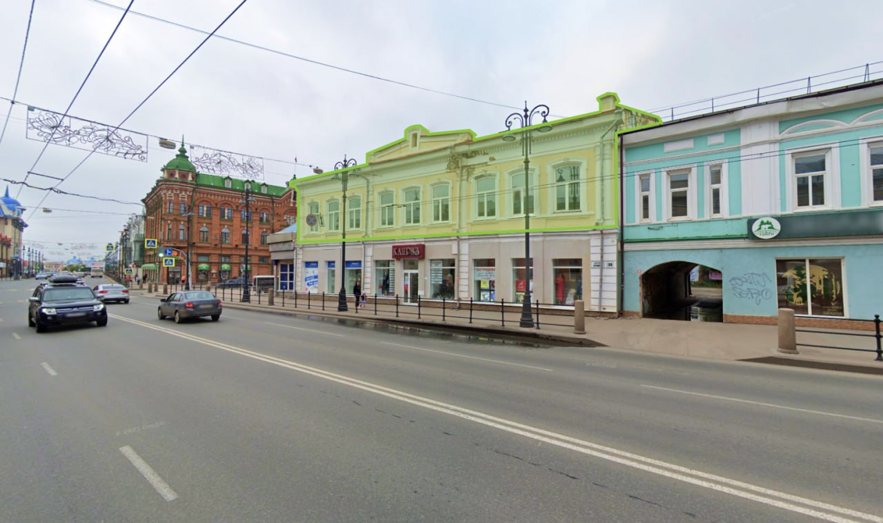 Помещения в историческом здании выставлены на продажу в Томске Помещения площадью 929,2 квадратов в памятнике архитектуры на проспекте Ленина выставили на торги в Томске. Недвижимость предлагается использовать под офисы. Заявки на участие в торгах принимаются до 28 июля, аукцион пройдёт 1 августа, сообщается на сайте ДОМ. РФ. Начальная цена лота — 35,81 млн рублей. Помещения расположены на первом, втором этажах и в мезонине трёхэтажного здания на проспекте Ленина, 99. Это здание — памятник истории и культуры регионального значения, бывший доходный дом В. Корнилова, построенный во второй половине XIX века. Архитектор и первичный заказчик неизвестны. В 1909 году участок принадлежал В. А. Корниловой, а в доме располагался фотосалон «Победа» С 1930-х годов до 1991 года назначение объекта было связано с музыкальным образованием: сначала его занимал Томский музыкальный техникум, затем — музучилище. Подробнее об этом здании можно прочитать здесь. Победитель аукциона будет обязан провести работы по реставрации и сохранению помещений объекта культурного наследия, а дальнейшем выполнять требования по их содержанию и использованию.