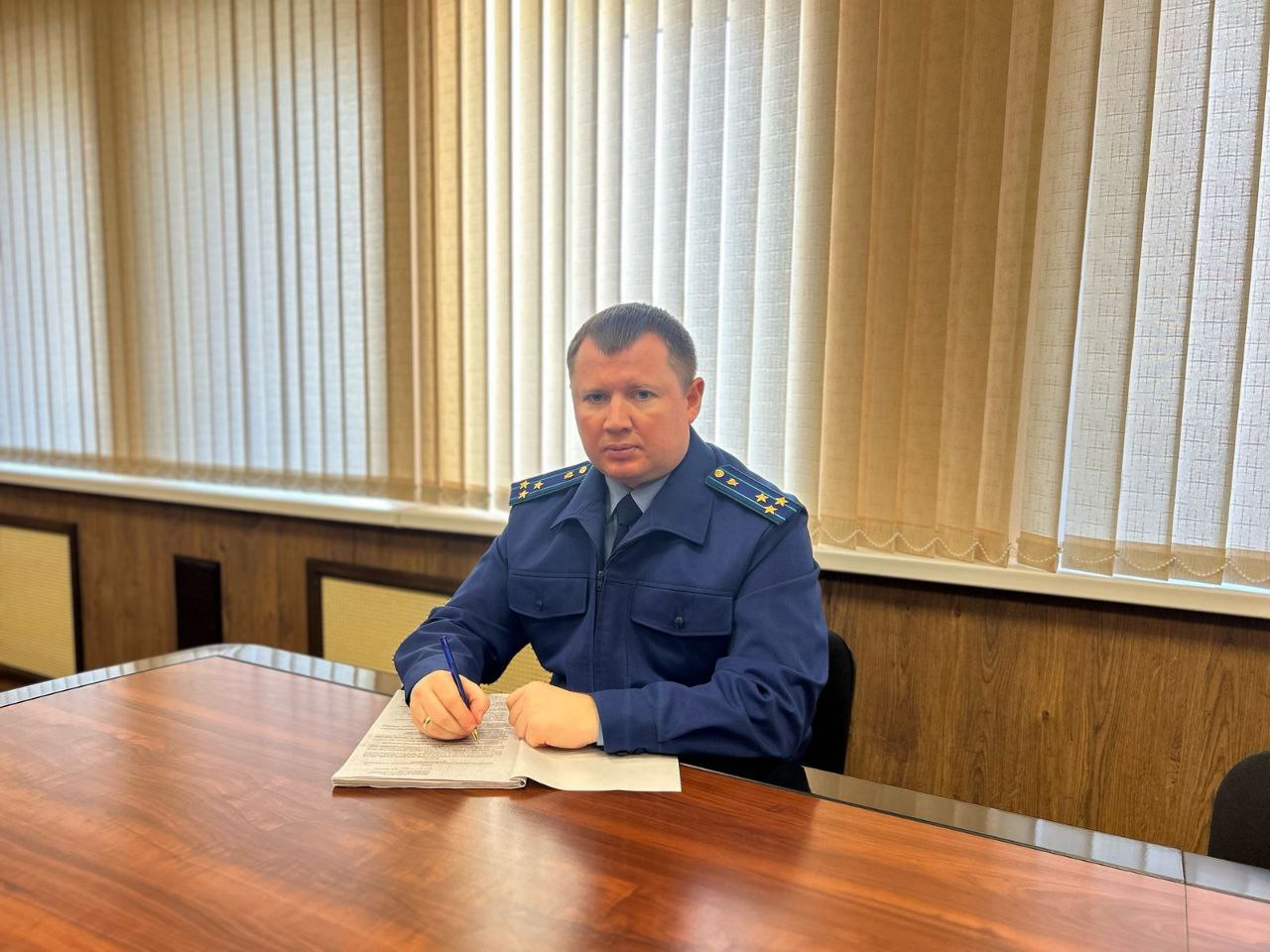 Дмитрий Журавлев уволился с поста прокурора Энгельса На этой должности он работал с лета 2023 года Сейчас энгельсской прокуратурой в статусе исполняющего обязанности руководит Александр Осипов Читать на сайте саратов саратовскаяобласть