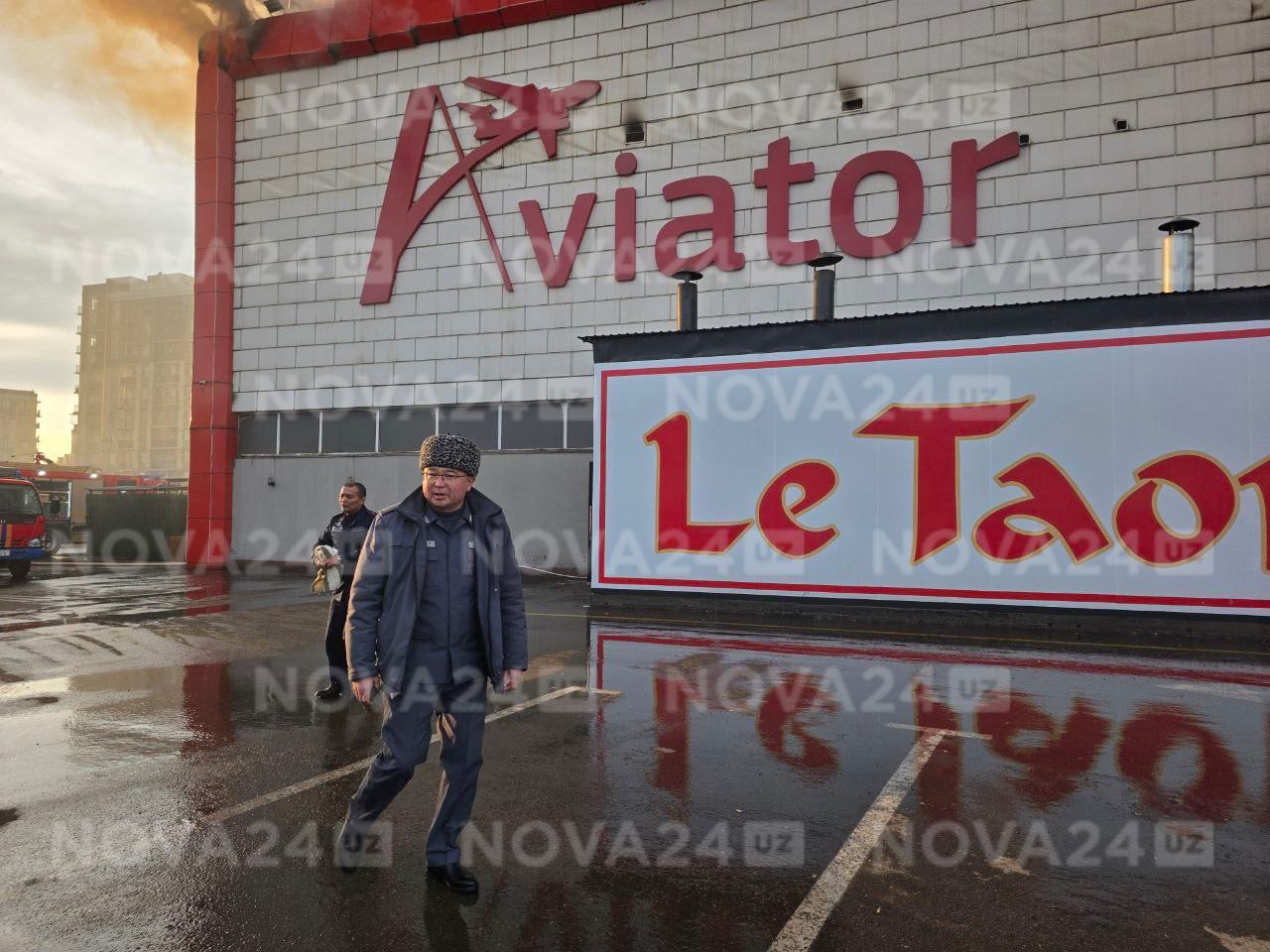 Пожар в ТЦ Авиатор потушен Спасательные подразделения прибыли на место происшествия в 15 53 В первую очередь из здания были эвакуированы все находившиеся внутри граждане Пожар был локализован в 16 50 и полностью ликвидирован в 17 17 Работы по тушению пожара проводились под руководством Министра по чрезвычайным ситуациям Пострадавших в результате пожара нет В настоящее время устанавливаются причины возгорания а также размер причинённого ущерба Подпишитесь и следите за актуальными новостями на нашем канале telegram me joinchat AAAAAEEdc qam7052mnXKA