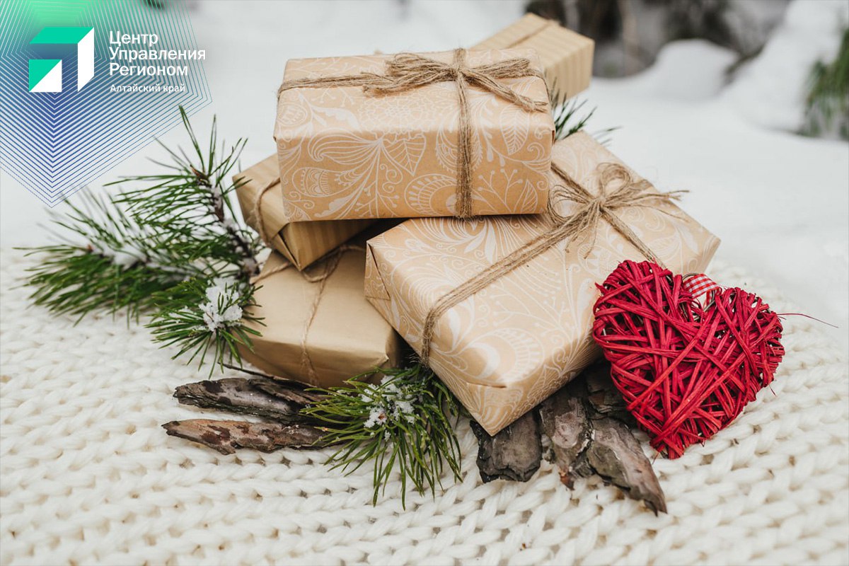 В декабре специалисты Роспотребнадзора ответят на вопросы о защите прав потребителей при покупке новогодних подарков Жителей региона бесплатно проконсультируют по выбору качественной продукции проверке маркировок и действиям в случае нарушений Телефоны 3852 66 54 27 24 99 59 График пн чт 9 00 17 00 пт 9 00 12 45 Обед 12 45 13 15 Обращайтесь чтобы праздничные покупки были безопасными