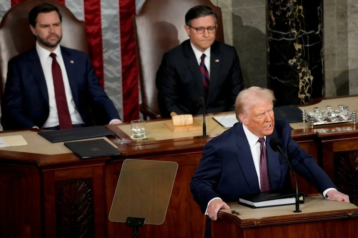 Дональд Трамп запросил у Конгресса США 1,01 триллиона долларов на оборонный бюджет в 2026 финансовом году Это на 13% больше, чем в текущем году, заявил Пентагон. Кроме того, администрация Дональда Трампа планирует на треть увеличить расходы на развитие американских Космических сил — до 40 миллиардов долларов. #США #Трамп #Конгресс #оборона #космос