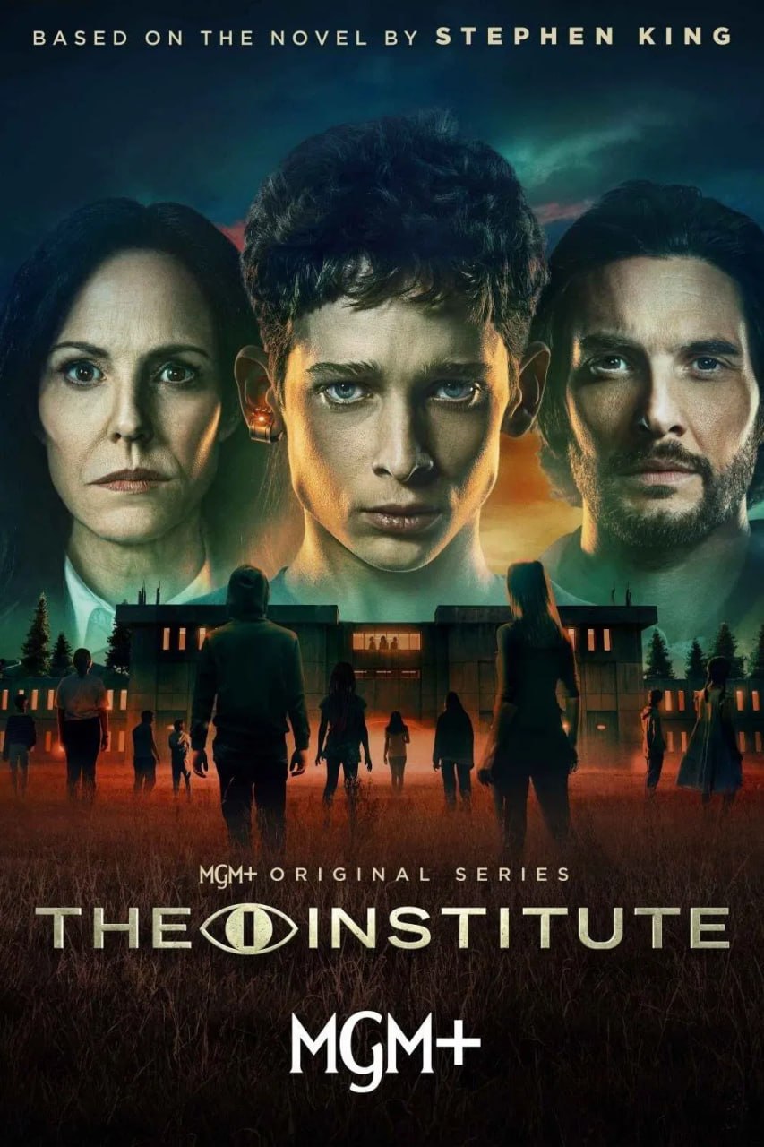 Вышел первый трейлер сериала «Институт» по одноименному роману 2019 Стивена Кинга. Восьмисерийный сериал рассказывает историю гения-подростка Люка Эллиса Джо Фриман , который был похищен и очнулся в Институте, полном детей, которые попали туда так же, как и он, и все они обладают необычными способностями. В соседний городок приезжает бывший полицейский Тим Джеймисон Бен Барнс , чтобы начать новую жизнь, но мир и покой не продлится долго, так как его истории и истории Люка суждено столкнуться. В фильме также сыграют Мэри-Луиз Паркер, Джулиан Ричингс, Ханна Голуэй, Роберт Джой, Вигго Ханвельт, Бирва Пандья, Дэн Бирн, Мартин Роуч и др. Режиссёром и исполнительным продюсером выступил Джек Бендер «Извне» , а сценарий написал Бенджамин Кавелл «Правосудие», «Противостояние» . Премьера состоится 13 июля. Киноковбой Подпишись