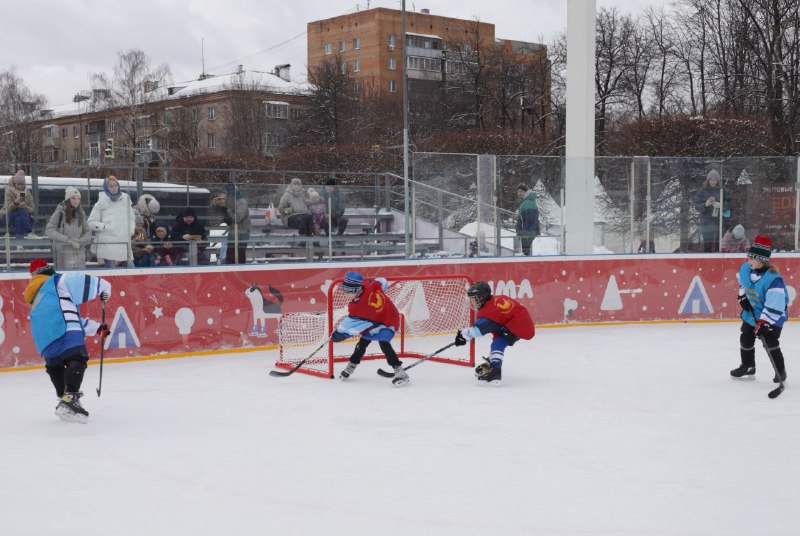 25 января каток у ДК Яуза будет закрыт для посещения с 10 00 до 14 00 Но не спешите расстраиваться без активностей никто не останется  В 10 00 всех желающих ждут на мастер класс Хоккейная битва Зарегистрироваться можно здесь   parki mytishchi timepad ru event 3779829  В 12 00 на катке пройдёт гала матч Хоккейная битва Объединяем поколения Вход бесплатный Подписаться на 360 Мытищи