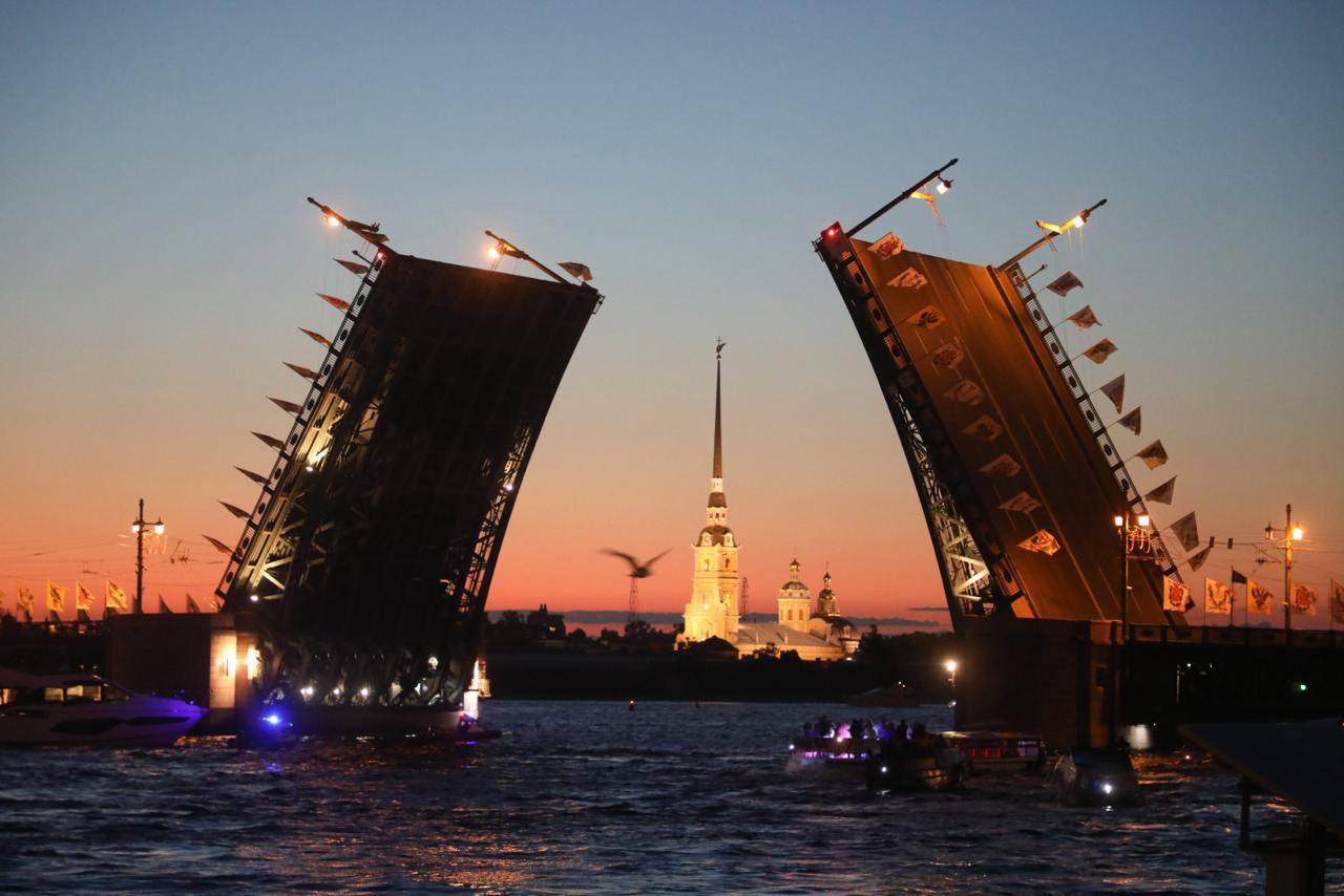 Мосты разводится не будут  В ночь с 4 на 5 ноября в городе не будут разводить мосты.   Это связано с празднованием Дня народного единства.   #Центральный_РК