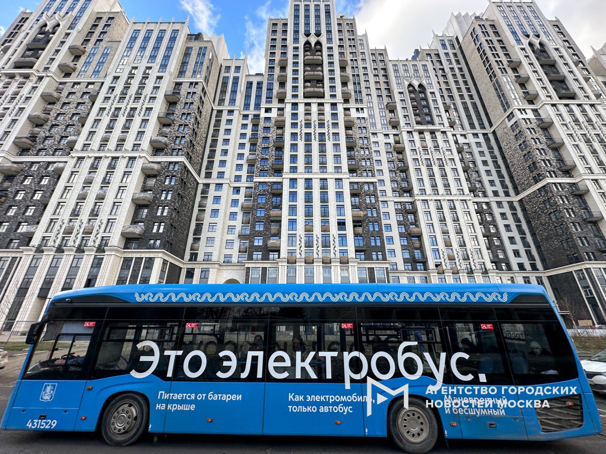 Более 10 новых маршрутов наземного транспорта появилось в Москве летом сообщил заммэра Максим Ликсутов Так летом скорректировали маршруты 3 24 и 27 в Зеленограде и добавили на них новые остановки появился новый маршрут с269 в ТиНАО Кроме того добавлены новые магистральные маршруты м23 м27 м64 и м74 в 16 районах Москвы Подпишись на Агентство Москва
