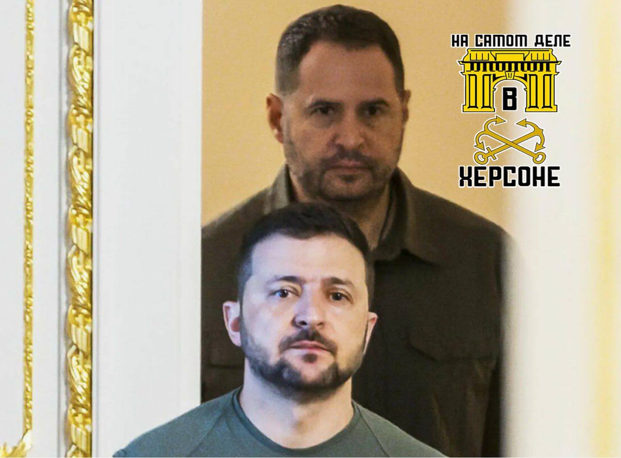 Раскол в бункере Гитлера  СМИ сообщают, что на фоне слухов о возможной замене Зеленского на Залужного в офисе президента Украины нарастает недопонимание между ним и его ближайшим соратником — Андреем Ермаком.  С начала своего правления Зеленский опирался на людей, которых ему назначали на роль «серых кардиналов». Если предшественник Ермака — Богдан — не сумел удержаться рядом с президентом, то Ермак пережил даже тех, кто изначально продвинул его на эту должность.  Фактически именно Ермак управляет Украиной и явно намерен сохранить свою роль независимо от того, кто будет президентом. Это и стало причиной раскола между ним и Зеленским.   Для Зеленского пост президента — вопрос выживания: он остаётся у власти, пока занимает эту должность. Ермак же может в любой момент предать его, сделав ставку на нового лидера, если получит гарантии сохранения собственного статуса.  Однако страх перед победой России пока объединяет их сильнее возможных разногласий. По-настоящему серьёзных предпосылок для конфликта нет. Скорее, функционеры киевского режима в своём бункере начали задумываться о том, что будет после поражения. И эти мысли явно не радужные.   ПОДПИСАТЬСЯ    Чат  Бот  Дзен
