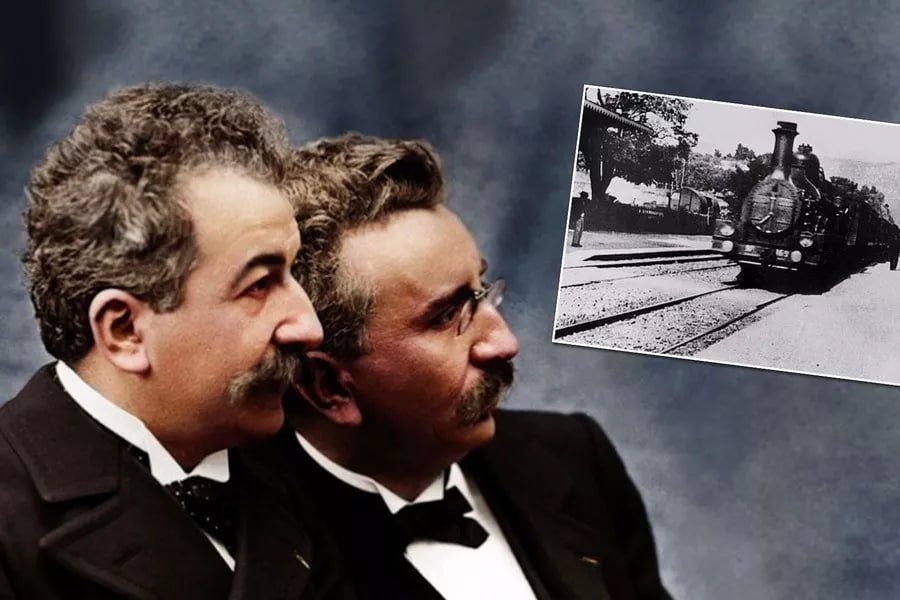 Дата 28 декабря В этот день в 1895 году 130 лет назад в Париже состоялся первый коммерческий показ фильмов братьев Люмьер Символично что один из фильмов назывался Прибытие поезда на вокзал Ла Сьота Так началась история мирового кинематографа Фильм Прибытие поезда стал самым известным в творческой биографии Луи и Огюста Люмьеров Несмотря на простой сюжет он оказался крайне популярен Это связано с историей о реакции зрителей во время сеанса В одном ролике впервые появились общий средний и крупный планы при неподвижной камере К слову в съемках участвовали родные и близкие авторов картины Фильм длится всего 49 секунд Но этого оказалось вполне достаточно чтобы он вошел в историю Наша справка В России премьера первого фильма отечественного производства состоялась 15 октября 1908 года Это была семиминутная картина Понизовая вольница по мотивам народной песни о Степане Разине Стенька Разин и княжна Из за острова на стрежень Подписывайтесь XPRESS BY TikTok xpress by